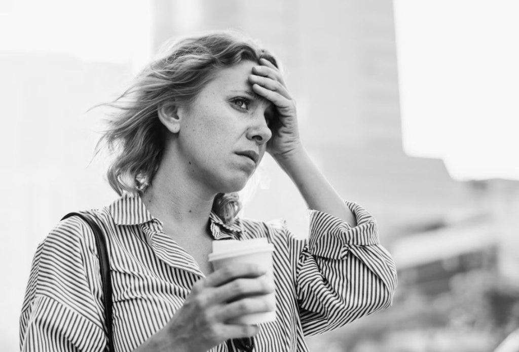 Cómo eliminar pensamientos negativos obsesivos